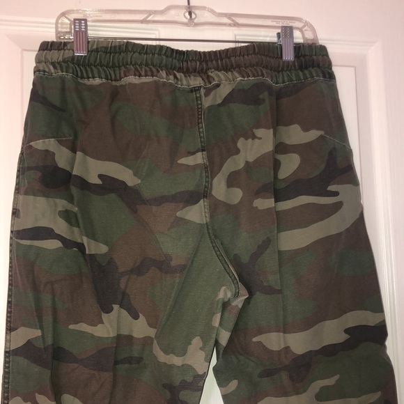 TNA Aritzia Camo Pants - Picture 4 of 4